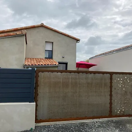 Maison Calme, Renovee, Proche - 3 Chambres, Terrasses, Jardin, Petanque, Stationnement Prive - Fr-1-306-1208