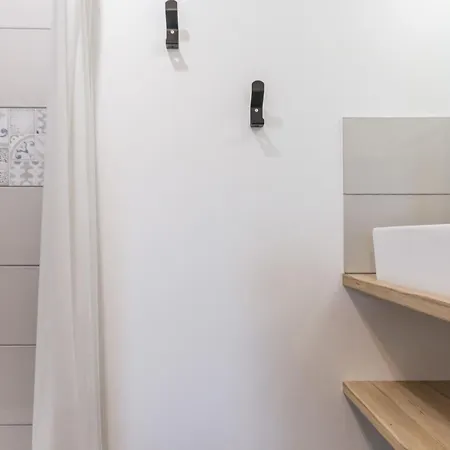 Maison Calme, Rénovée, Proche – 3 Chambres, Terrasses, Jardin, Pétanque, Stationnement Privé - Fr-1-306-1208 Сasa de vacaciones *