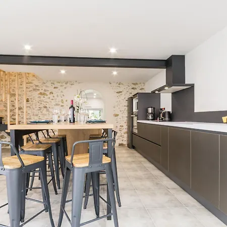 Maison Calme, Renovee, Proche - 3 Chambres, Terrasses, Jardin, Petanque, Stationnement Prive - Fr-1-306-1208 Holiday home
