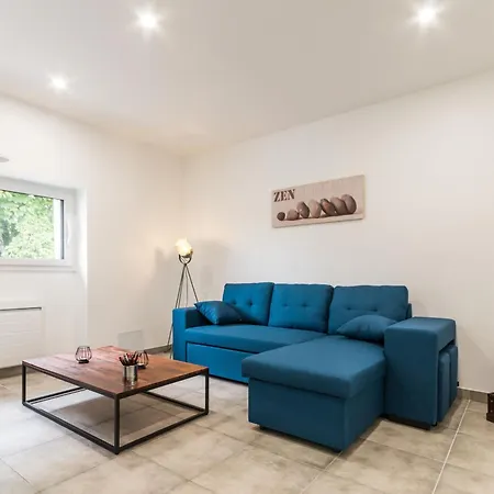 Maison Calme, Renovee, Proche - 3 Chambres, Terrasses, Jardin, Petanque, Stationnement Prive - Fr-1-306-1208 Holiday home *